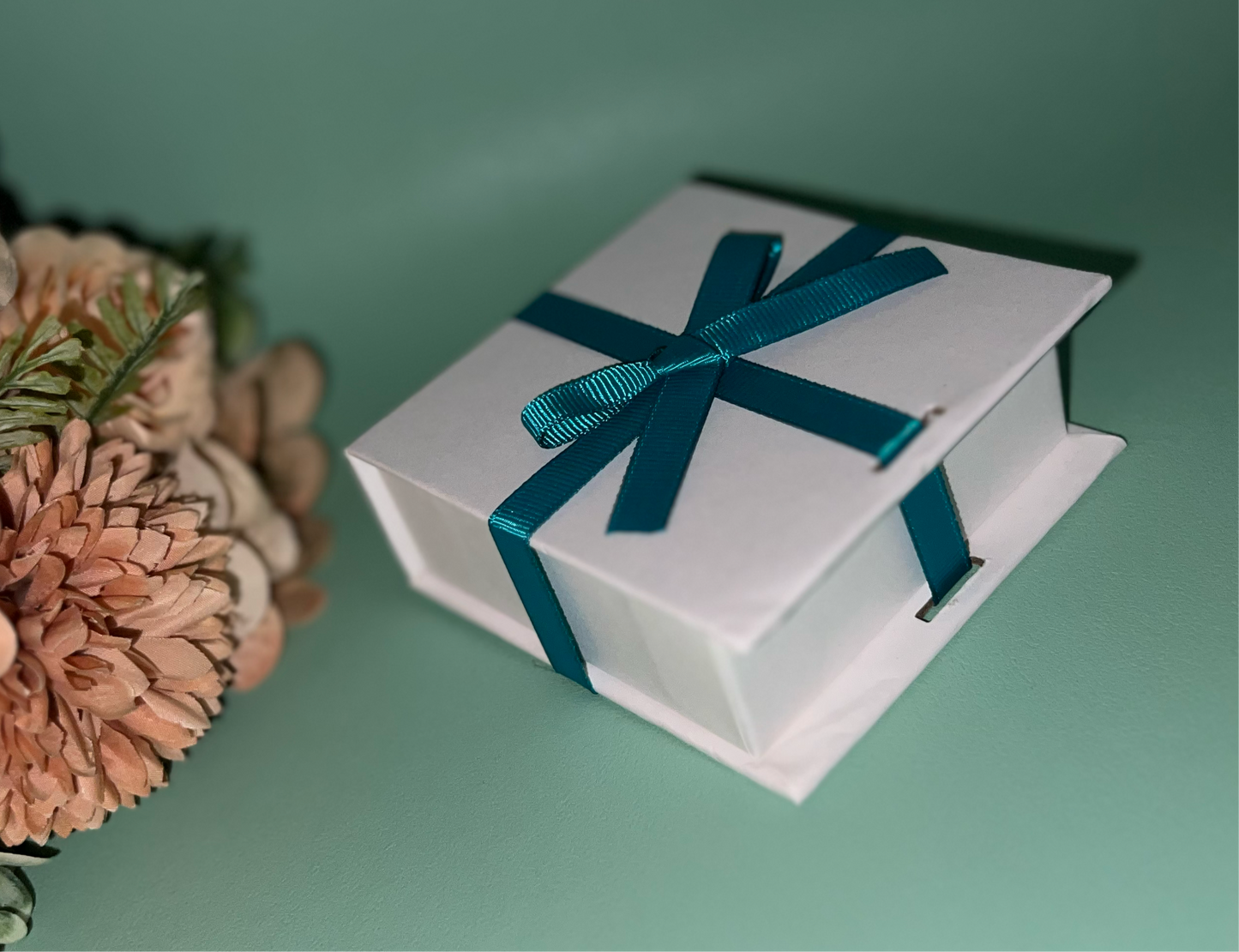 Magnetic gift box