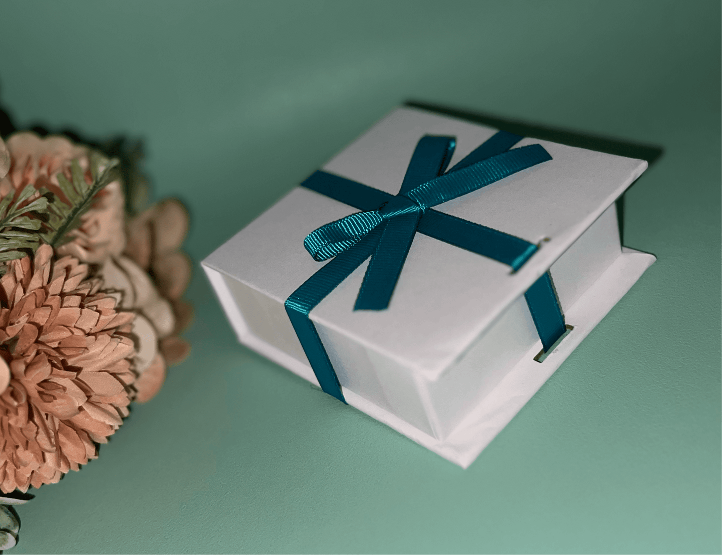 Magnetic gift box